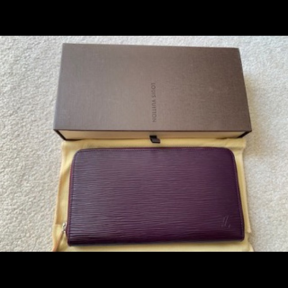 LV zippy organizer